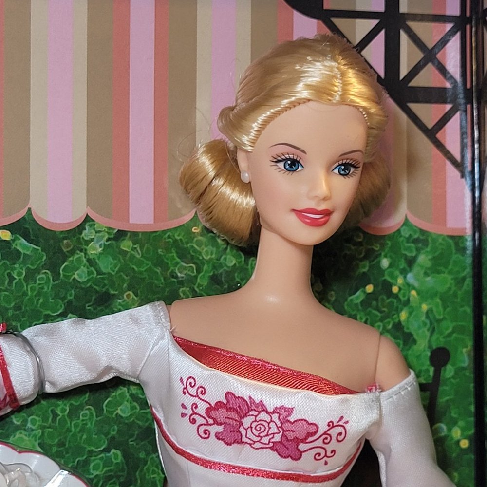 Barbie - 2002 Victorian Tea Barbie